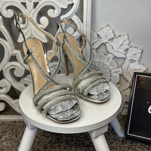 New Women Qupid silver Nubuck Peep Toe Criss Cross Rhinestone heel BRAND NEW! - Picture 2 of 9